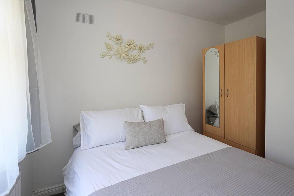 2 Bedroom House In Belfast With Garden Экстерьер фото