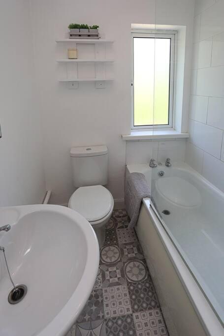 2 Bedroom House In Belfast With Garden Экстерьер фото